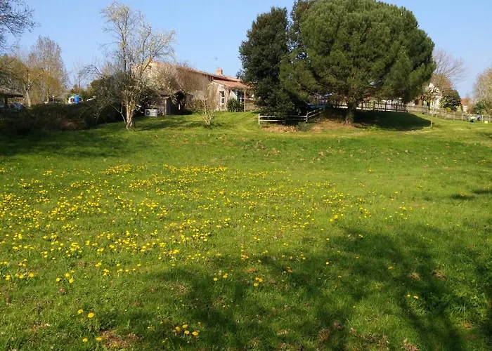 Au Bal Des Oiseaux 度假居
